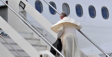 Папа Франциск вылетел в Объединенные Арабские Эмираты